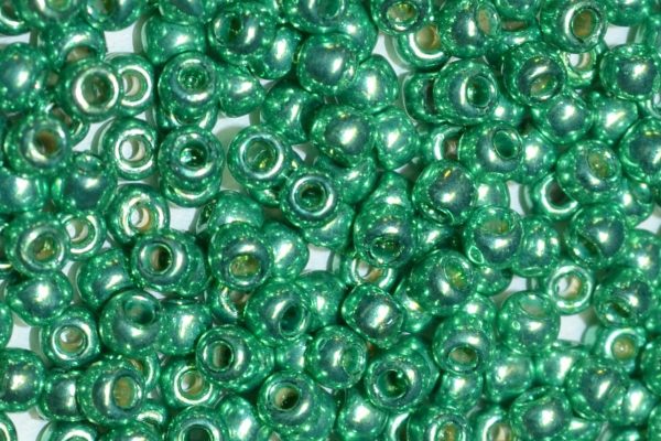 Toho 8 0 Round Japanese Seed Bead, TR8-588PF, Spearmint Galv PermaFinish For Sale